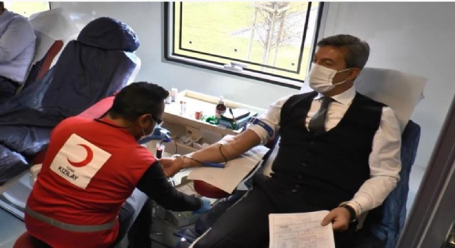  Emniyet Müdürü Tuncer'den kan bağışına destek